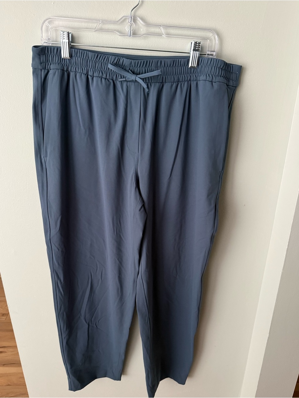 Lululemon Tapered-Leg Mid-Rise 7/8 Pant in Blue Gray